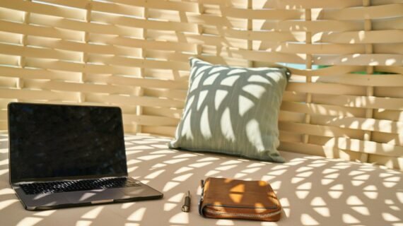 Bangkit dari Nol: Blueprint Rahasia Menghasilkan Uang dari Internet dengan Skill Apa Pun